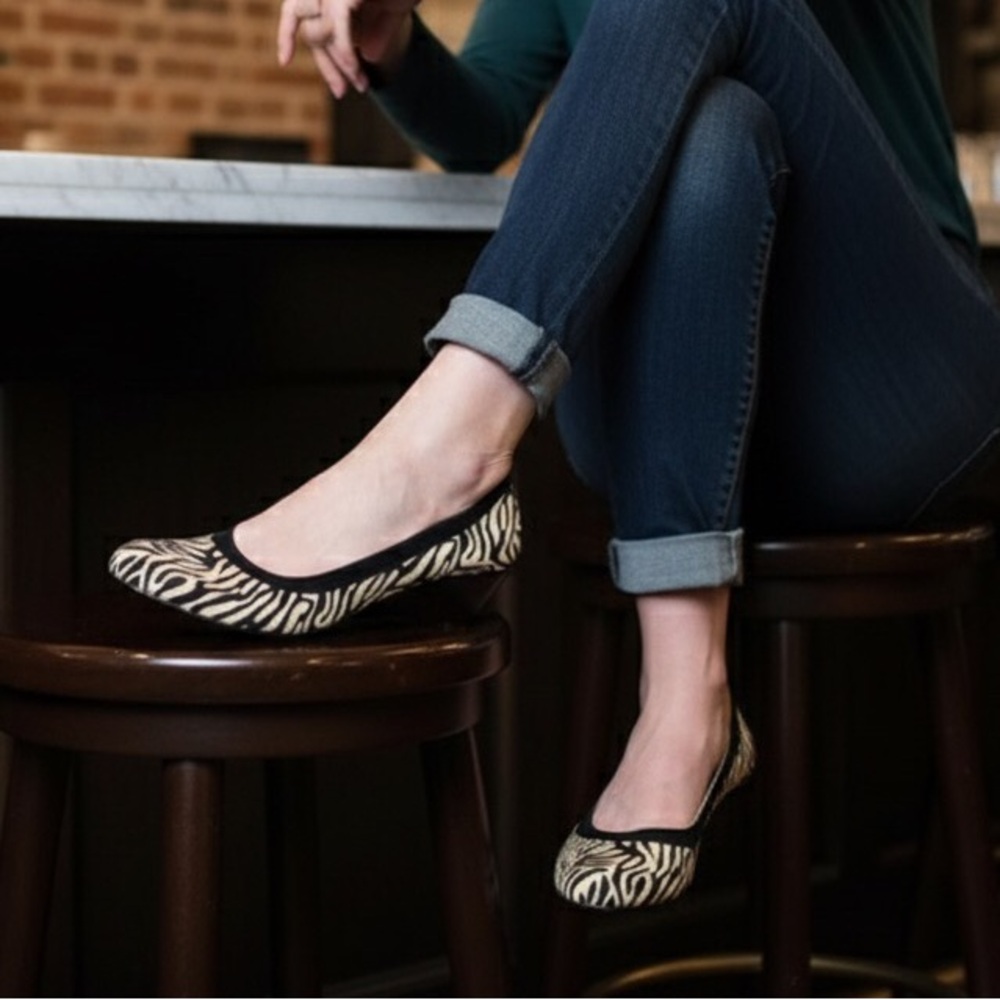 Gorgeous Anyi Lu Haley Zebra Print Round Toe Wedge Heels Handmade in Italy Sz 42